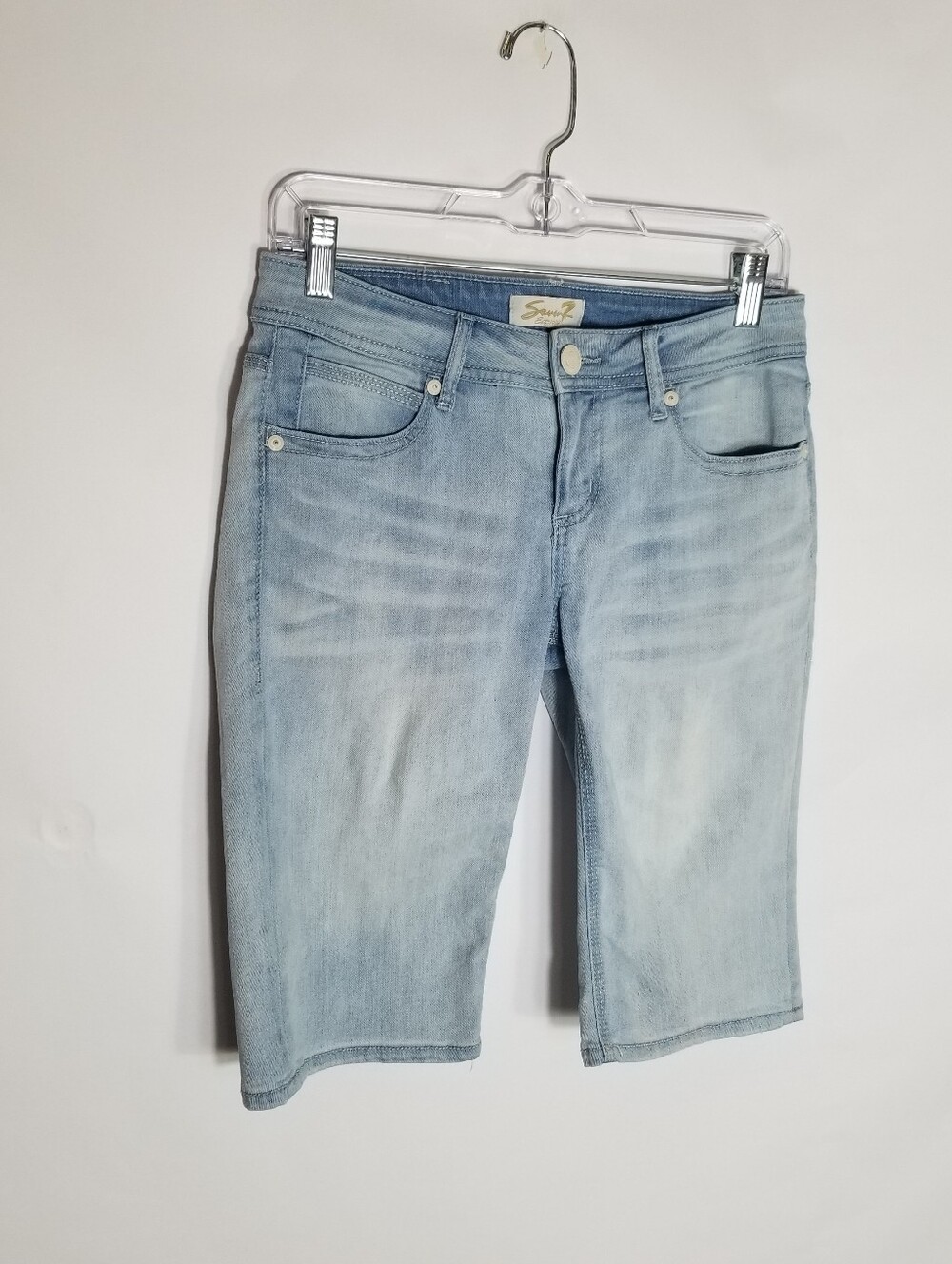 Seven7 Bermuda Shorts Women's Size 4 Light Wash Blue Denim
